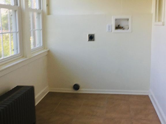 Mudroom with Washer-Dryer Hookups