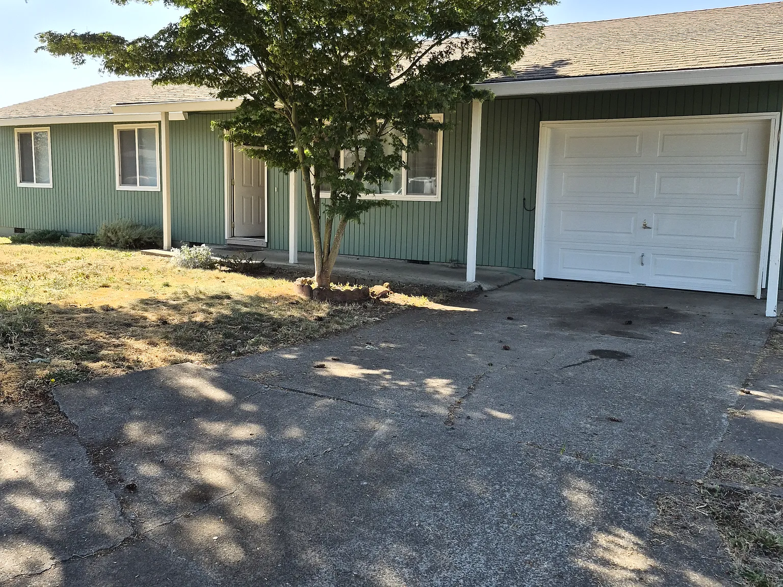 3 bed, 1032 sqft, $2,000 — Photo 1