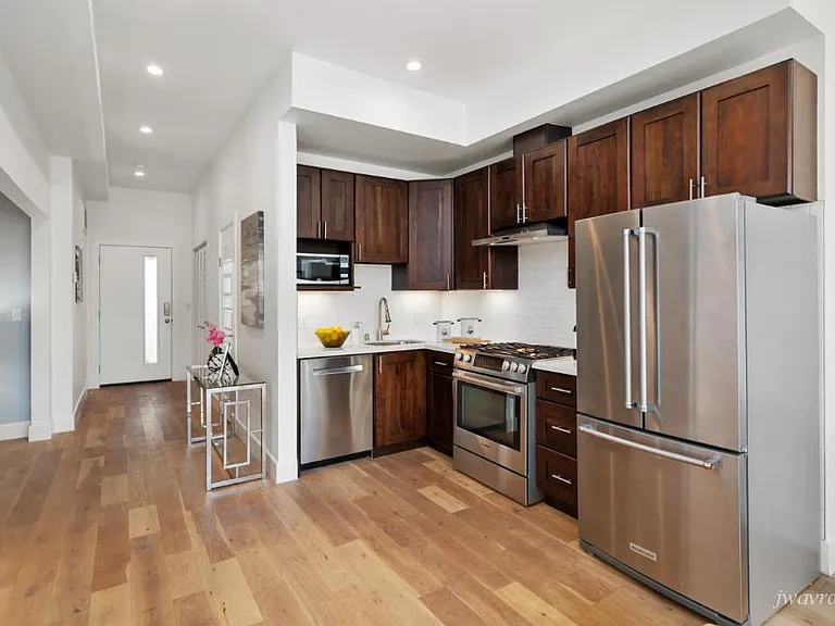 327 Arlington St — Photo 3