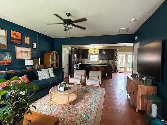 5th image of 136 Filbert St