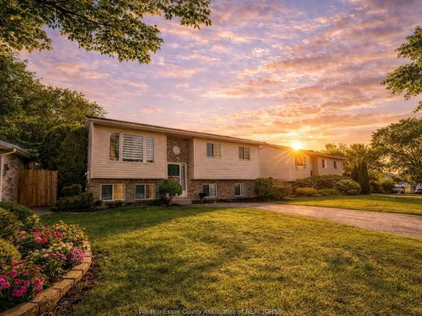 99 Vermont Dr, Amherstburg, ON N9V 3Z5