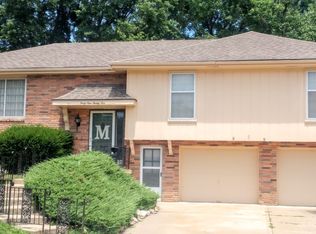 4925 Mockingbird Ln, Saint Joseph, MO 64506