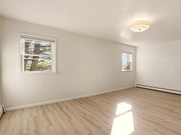 576 Avenue East image 13 of 17