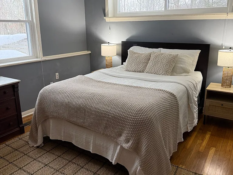 lower level bedroom - river side