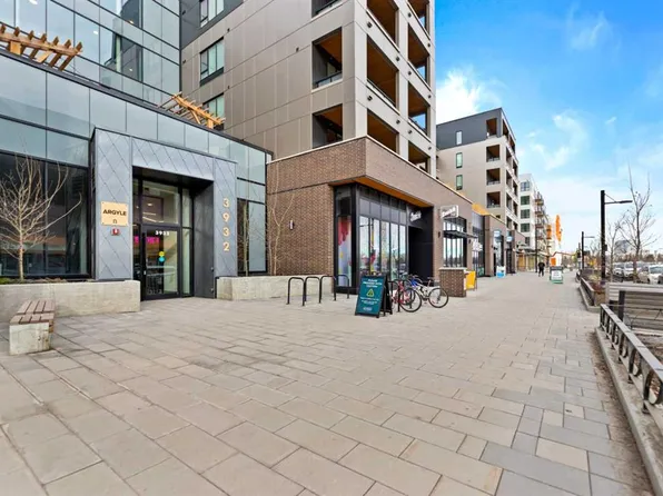 3932 S University Ave NW #627, Calgary, AB T3B 6P6