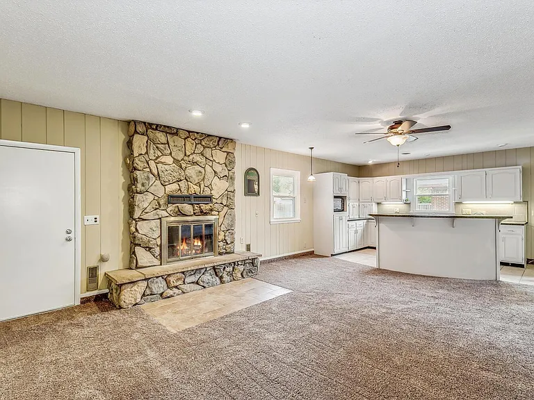 1845 N Sheridan St — Photo 9