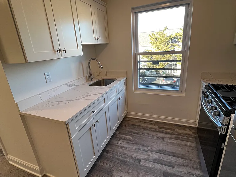 78 Florence Ave #8 — Photo 3