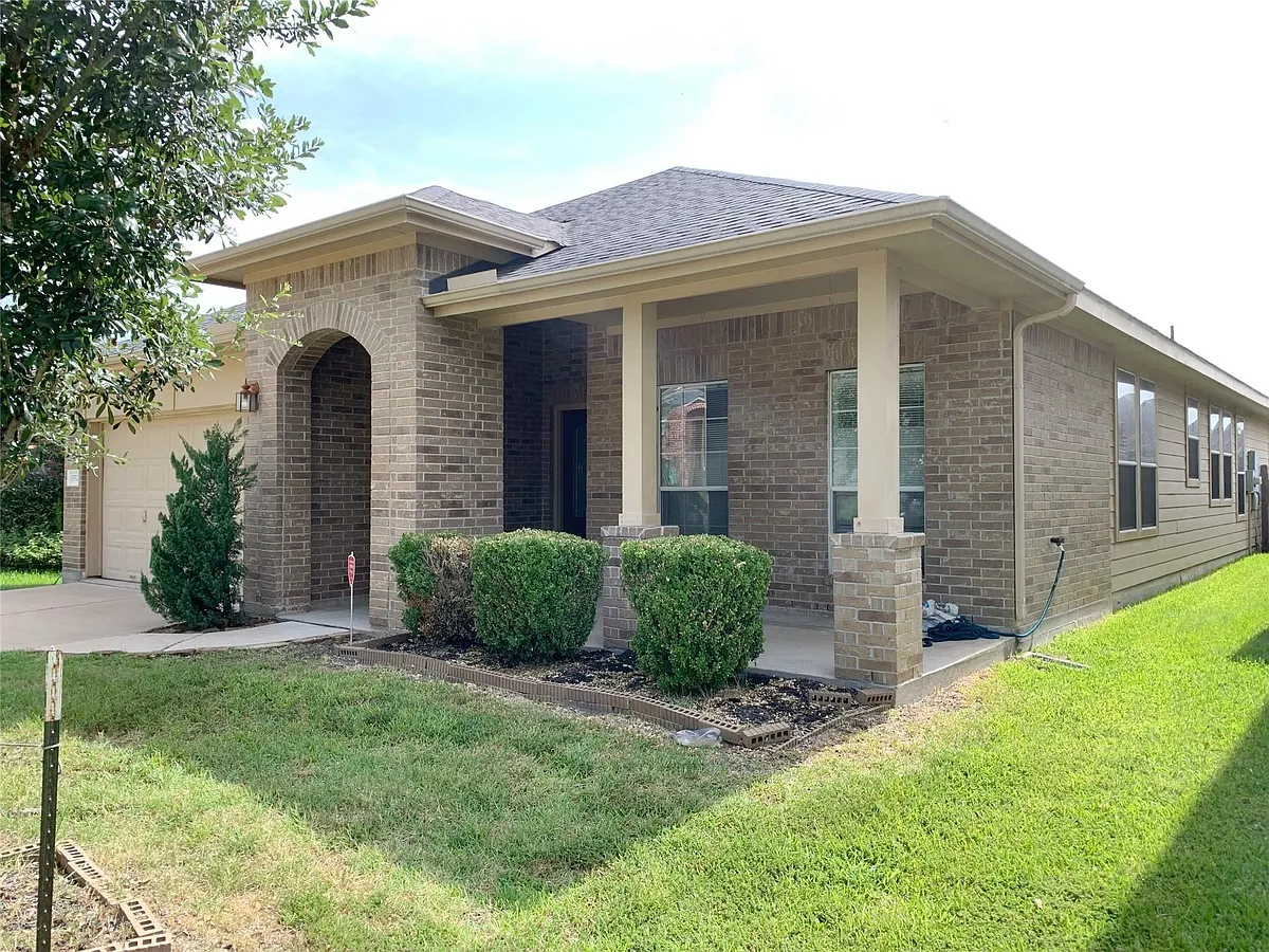 Building Photo - 15522 Mossy Park