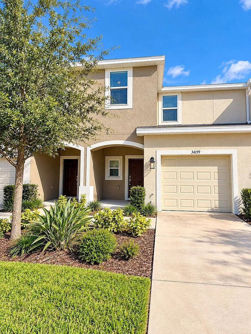 Stunning 3-Bedroom Townhome with Garage & Community Pool in Wesley Chapel! — Photo 1