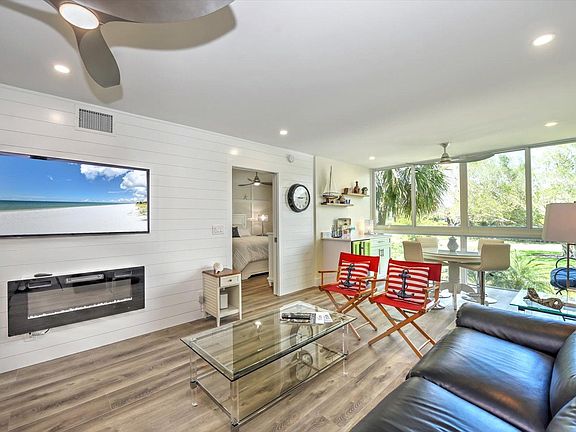 2nd image of 684 Broad Ave S #684