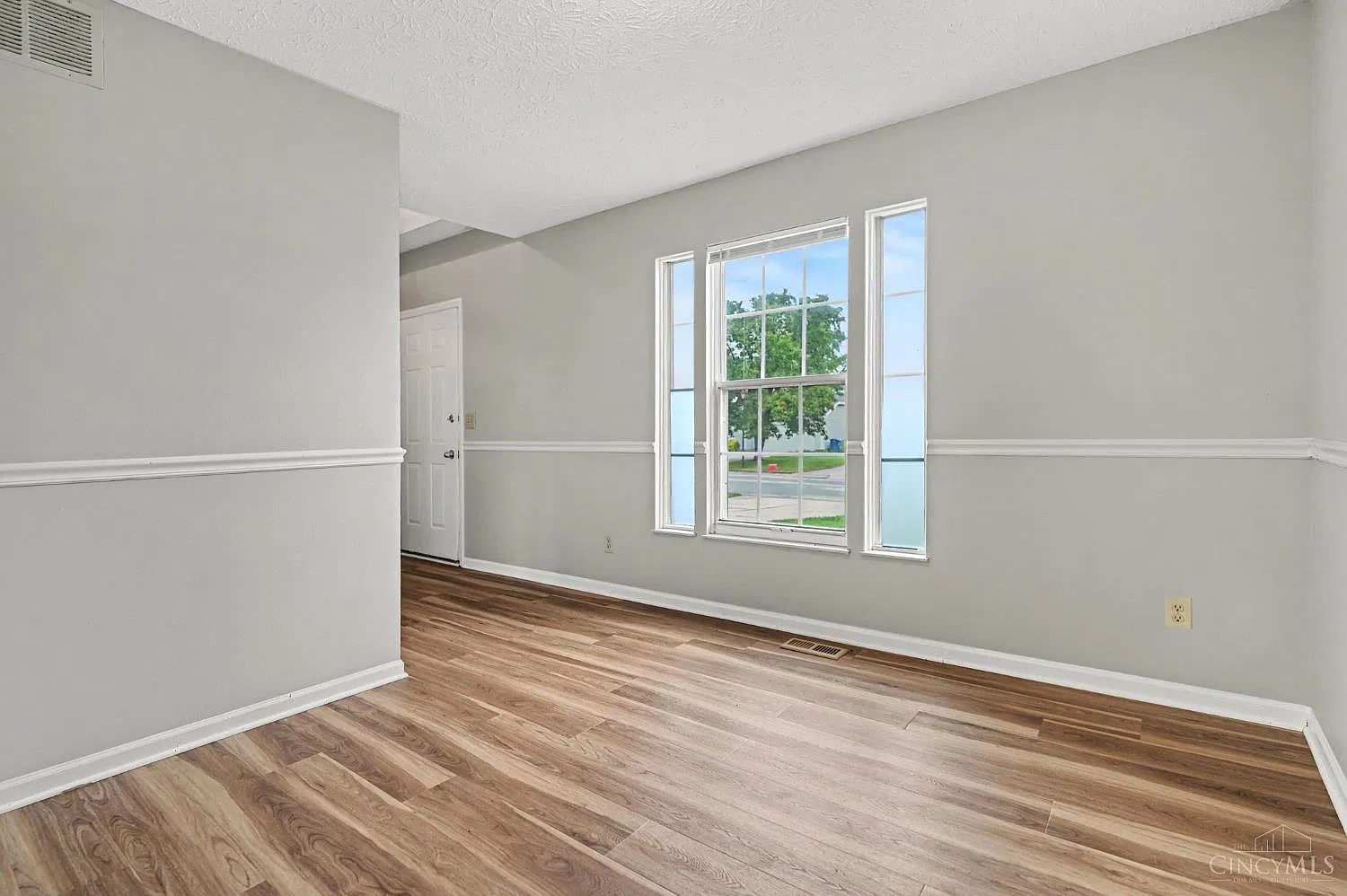 3 bed, 2038 sqft, $2,700 — Photo 3