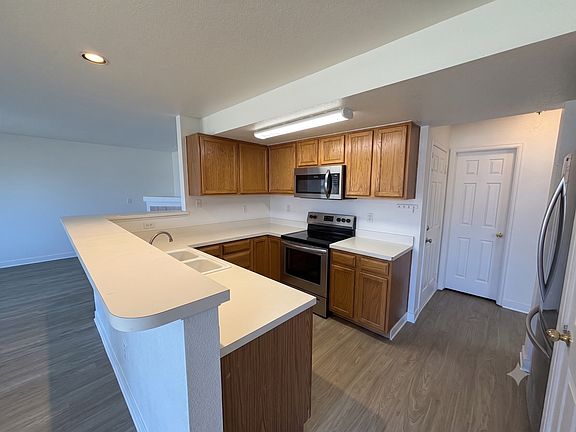 2nd image of 12139 Applewood Ct
