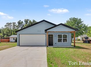 725 N Burgess St, Greenville, MI 48838