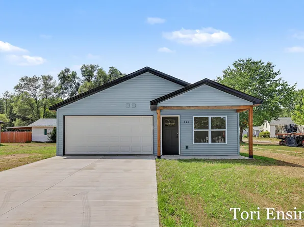 725 N Burgess St, Greenville, MI 48838