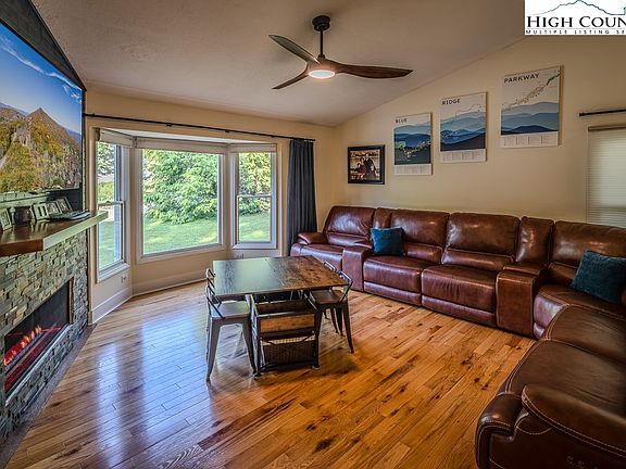 5th image of 225 Woodwinds Drive