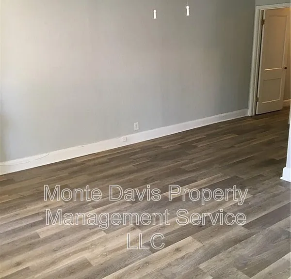 3300 Robinson Ave #B — Photo 3
