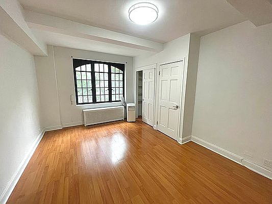 1st image of 320 E 42nd St APT 2004