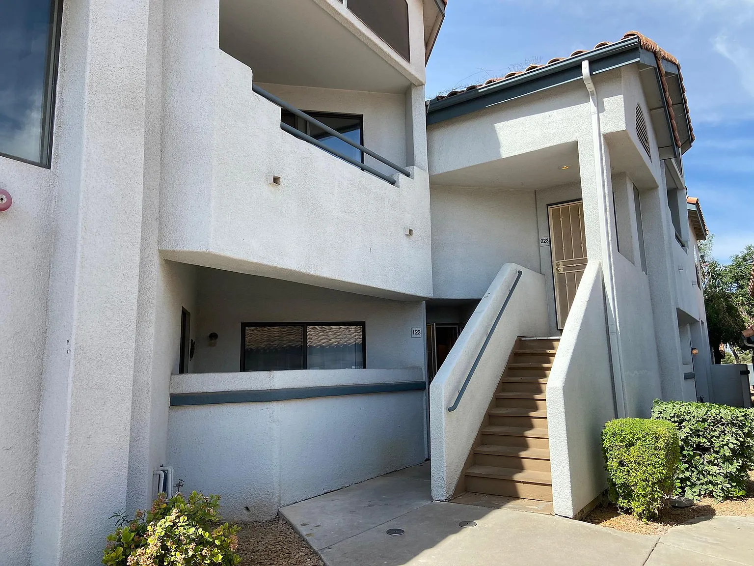 2 bed, 1005 sqft, $1,800 — Photo 1