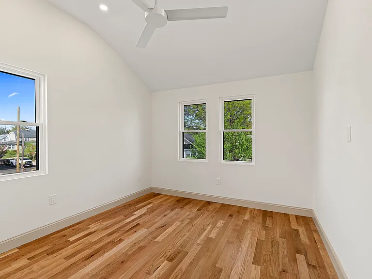20 E Oakland Ave E — Photo 26