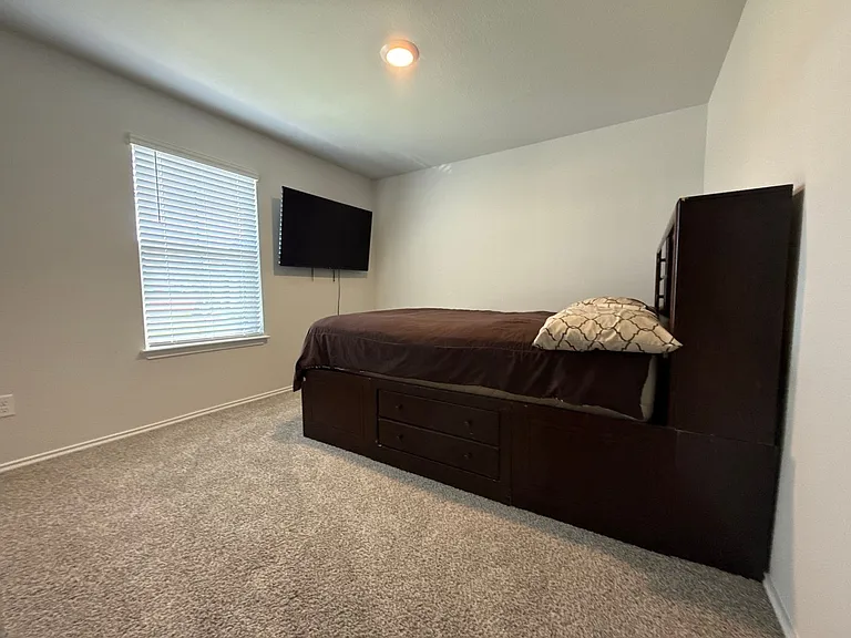 2621 Torbensen Ct — Photo 17