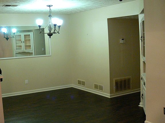 4th image of 1806 Augusta Dr