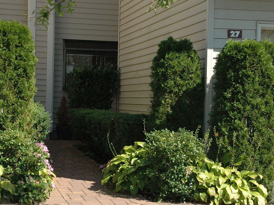 1st image of 27 Chestnut Ln