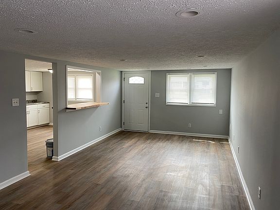 3rd image of 863 Woodrow Ave