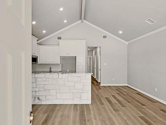 2nd image of 602 Alamo Dr