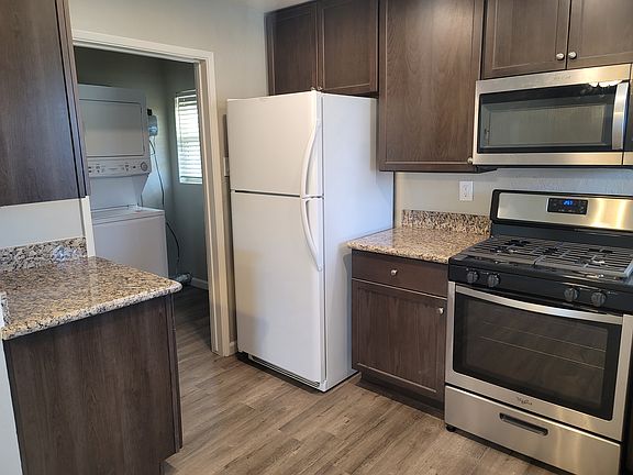4th image of 511 W Lugonia Ave