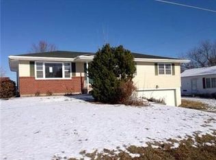3721 Maplewood Dr, Saint Joseph, MO 64506