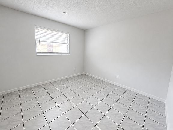 4th image of 500 NW 35th St APT 1