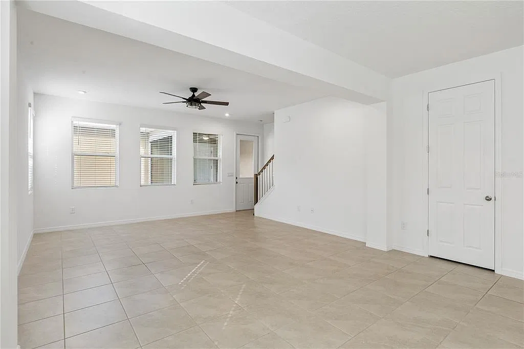 3 bed, 2.5 bath, 2070 sqft, $2,800 — Photo 3