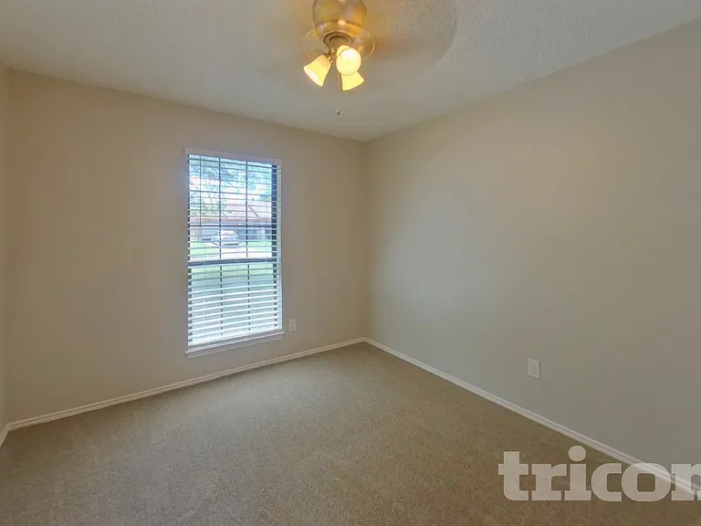7421 Ridge Rd W — Photo 13