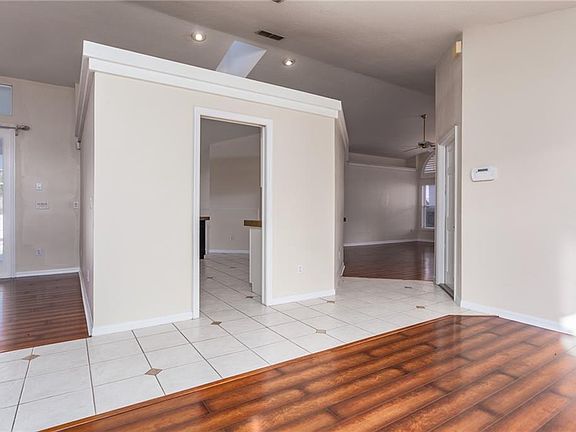 4th image of 8419 Island Palm Cir