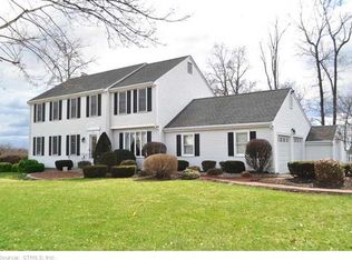 20 Ridgefield Dr, South Windsor, CT 06074