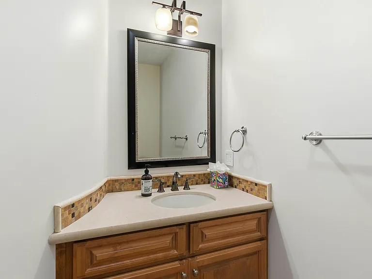 3911 Pepper Tree Ct — Photo 36