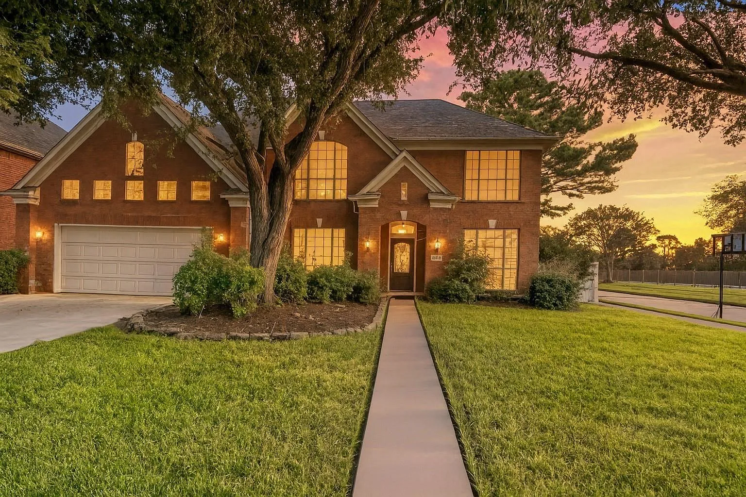 4 bed, 3.5 bath, 2851 sqft, $2,500 — Photo 1