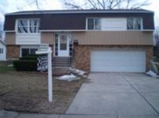1354 Oxford Ln, Wheaton, IL 60187