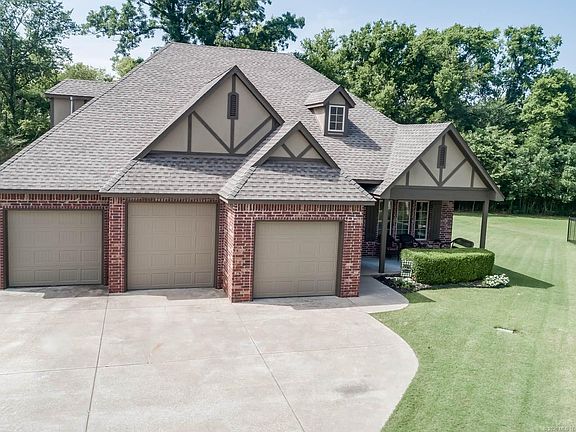 2nd image of 407 Cog Hill Ct