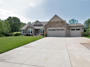 5775 Summerset Woods Dr SE, Alto, MI 49302