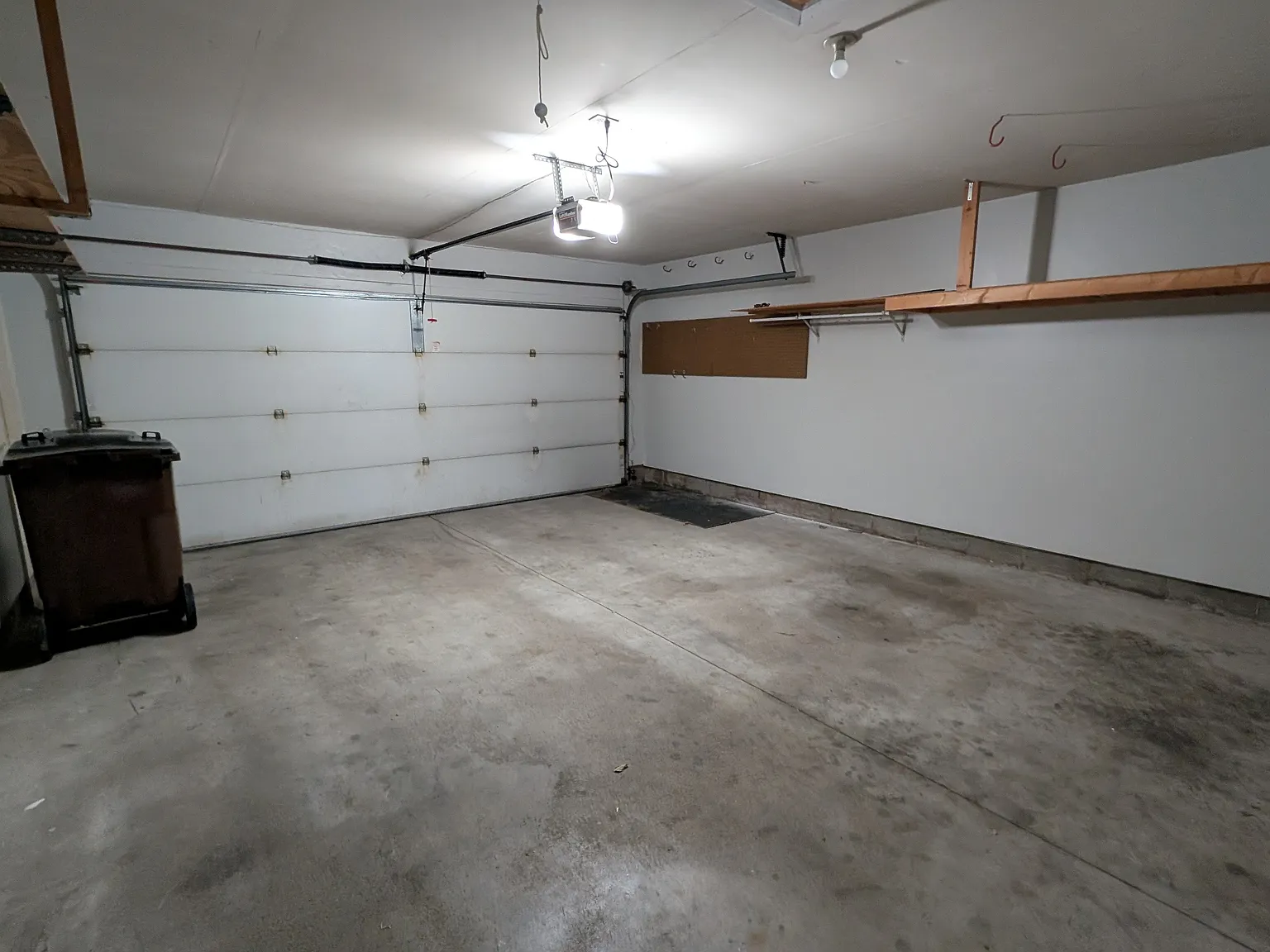2 bed, 1.5 bath, 1330 sqft, $1,400 — Photo 3