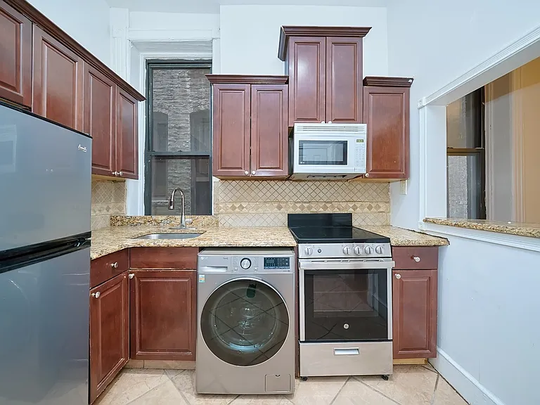 414 E 89th St #1R — Photo 17