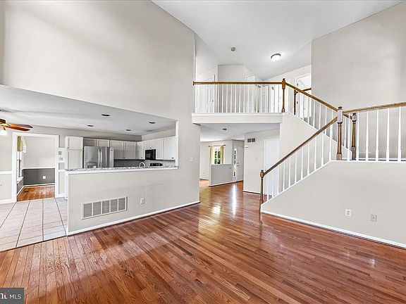 5th image of 221 Owenwood Dr