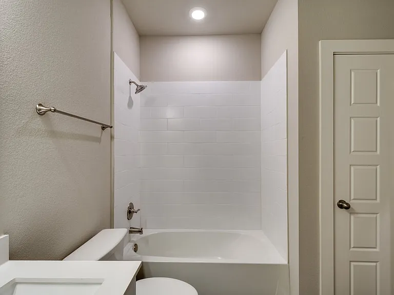 737 Wheatfield Dr — Photo 12
