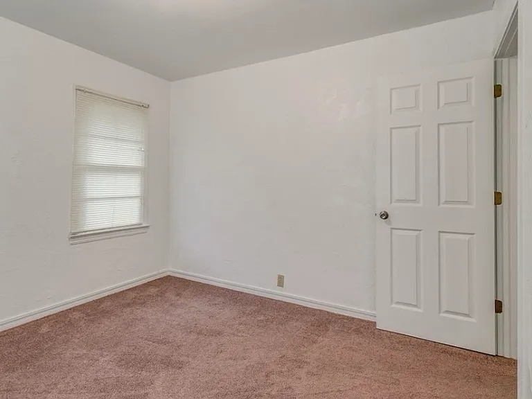 400 Draper Dr — Photo 22