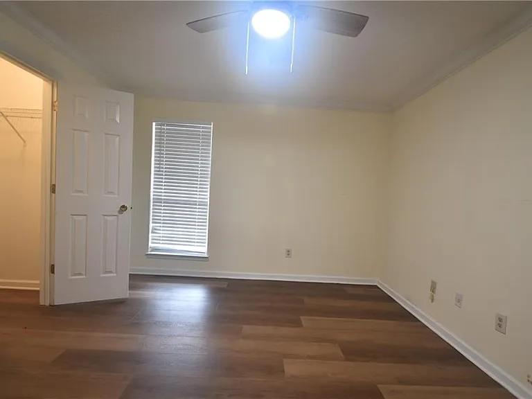 310 Granville Ct #310 — Photo 19