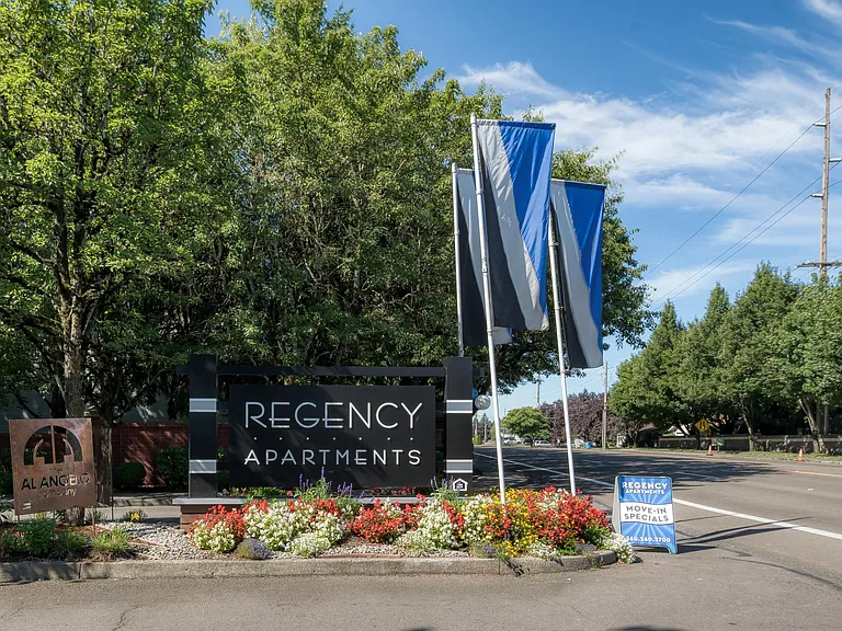 Regency Apartments — Photo 34