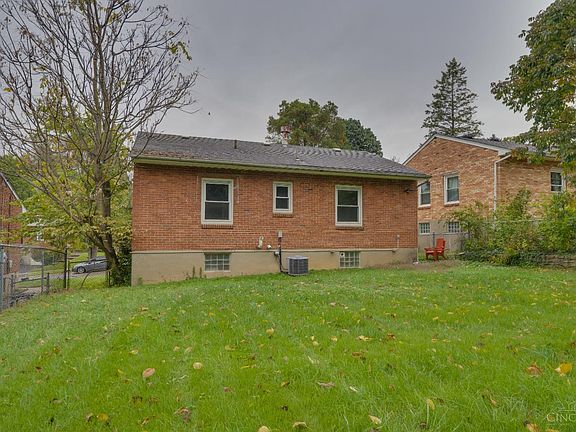 4th image of 8622 Wicklow Ave
