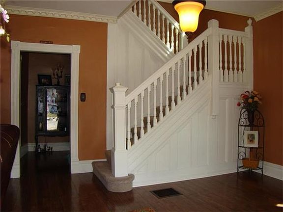 3rd image of 229 Alexander Ave