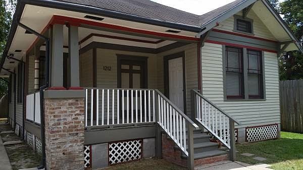2nd image of 1211 Campbell St